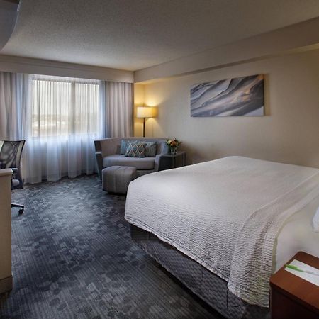 Courtyard By Marriott Феєтвіль Екстер'єр фото