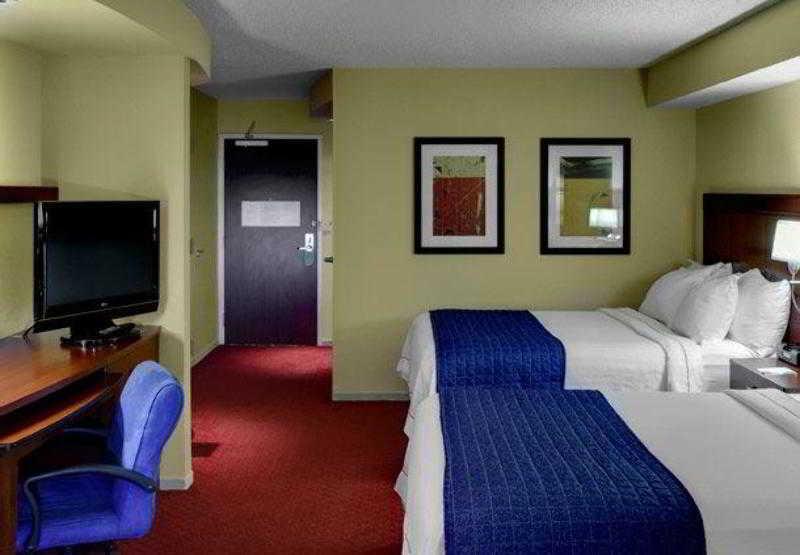 Courtyard By Marriott Феєтвіль Екстер'єр фото