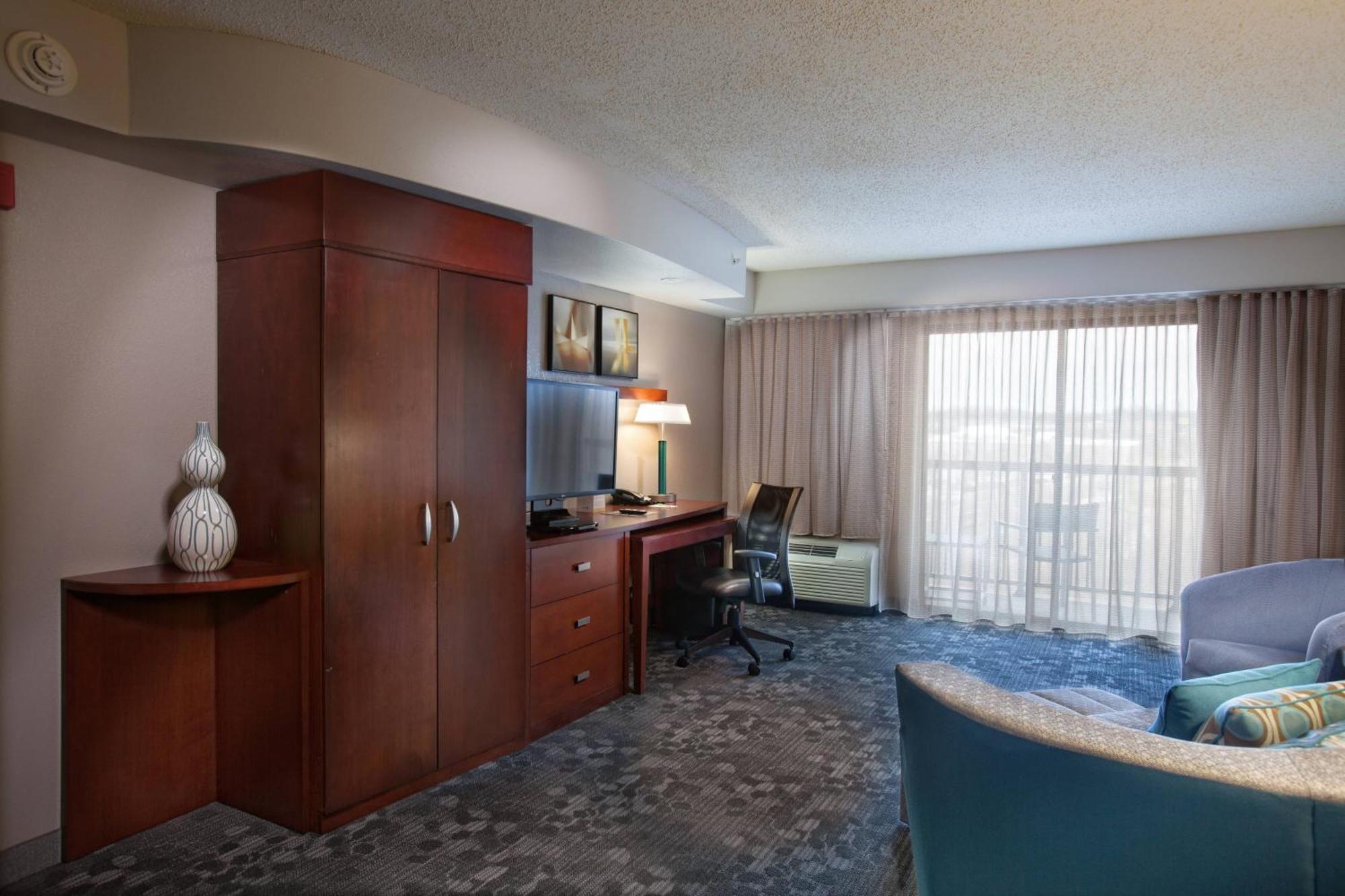 Courtyard By Marriott Феєтвіль Екстер'єр фото