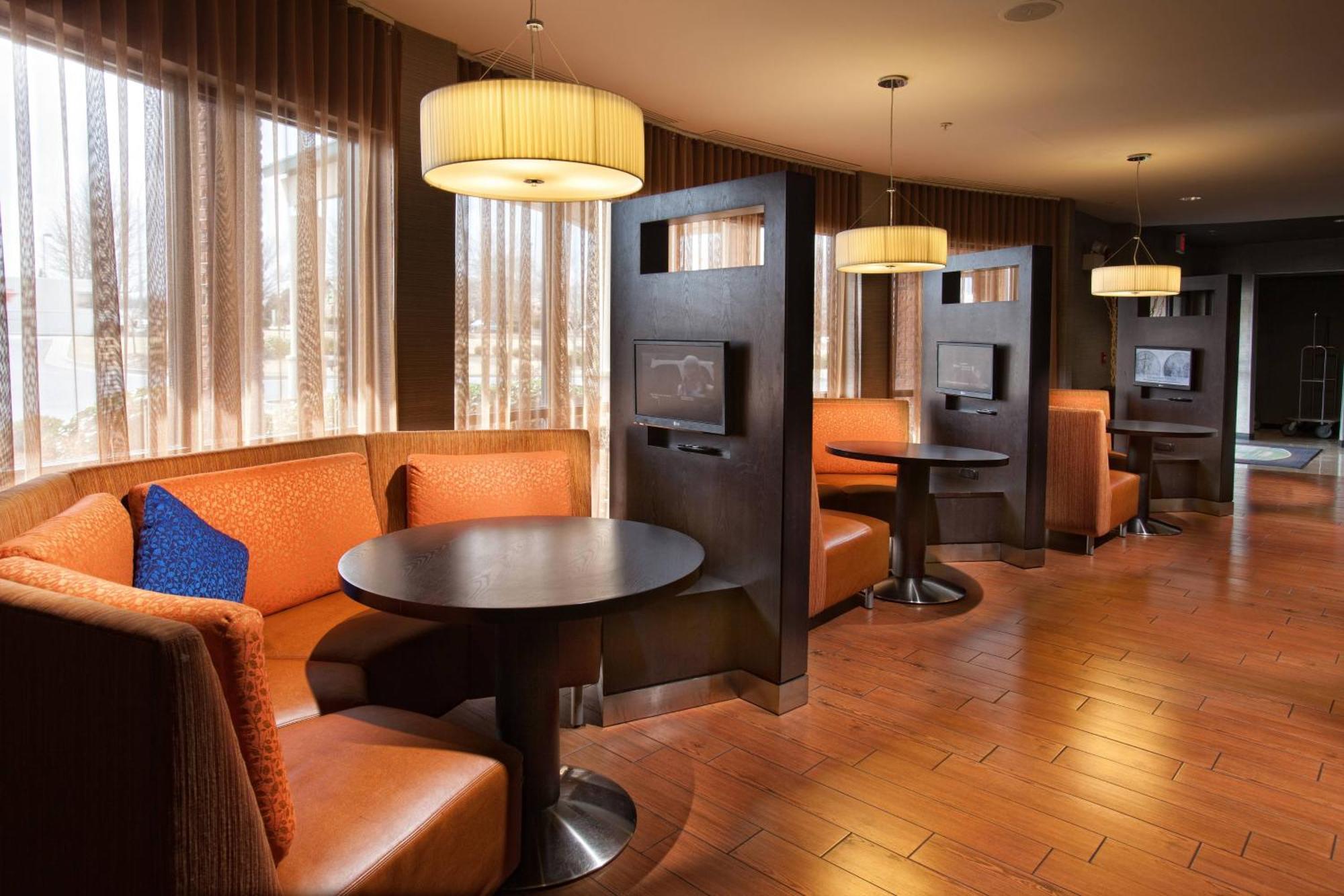 Courtyard By Marriott Феєтвіль Екстер'єр фото