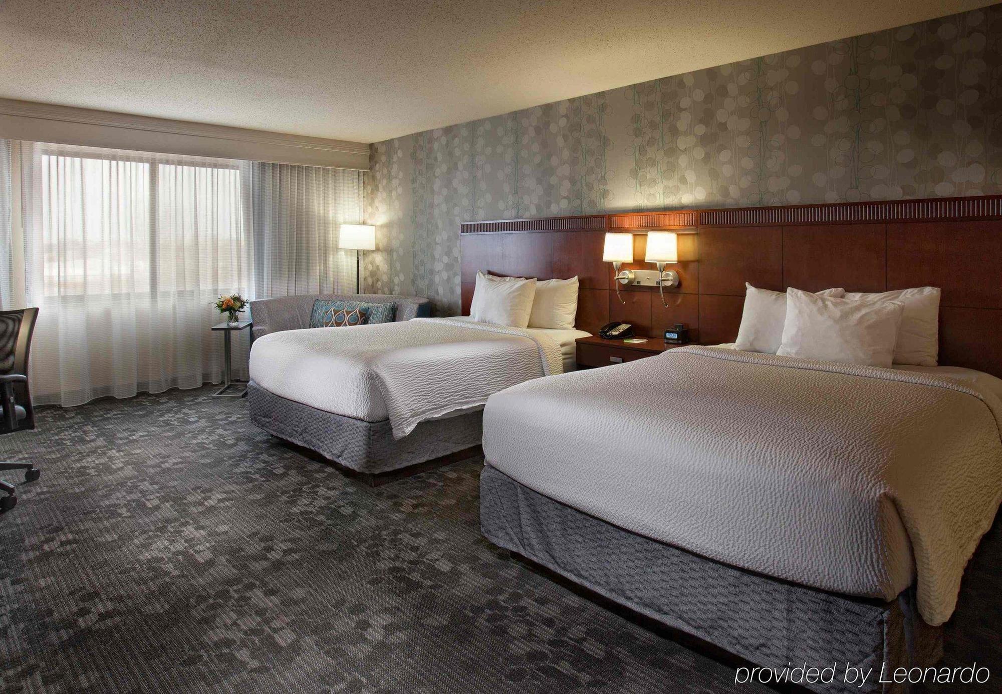 Courtyard By Marriott Феєтвіль Екстер'єр фото