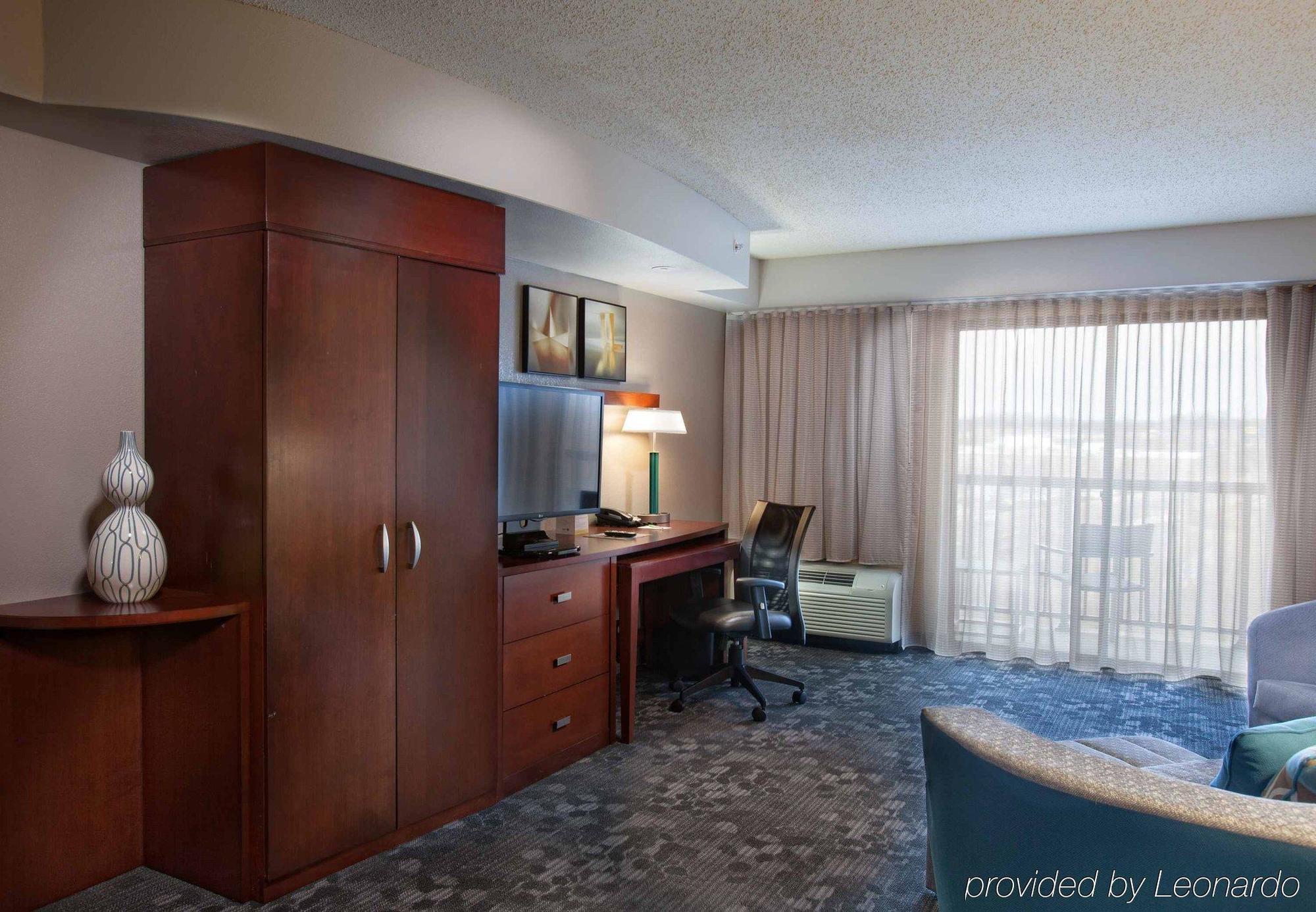 Courtyard By Marriott Феєтвіль Екстер'єр фото